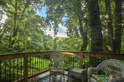Romantic Treehouse Stay in the Sky