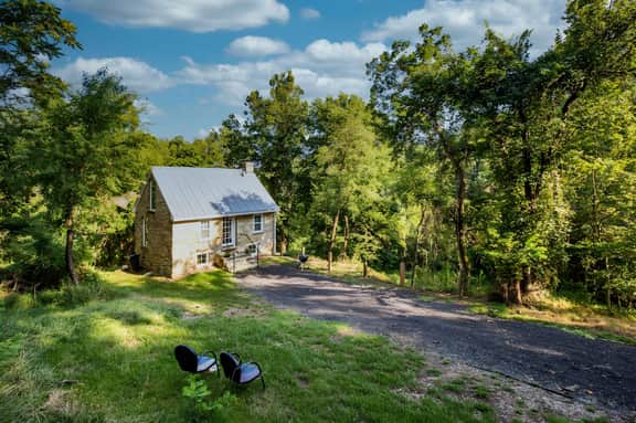 Romantic Stone Cottage Circa 1869-75 acres to Hike