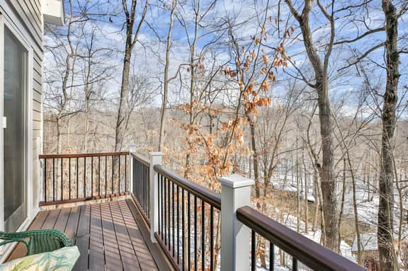 Tranquil Treehouse Cottage, King Bed, River View